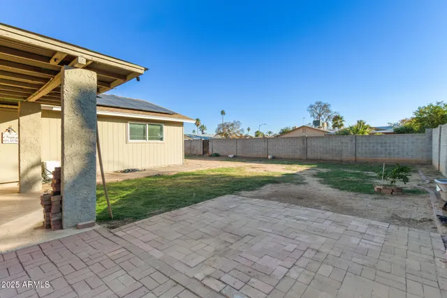 a view of a house with a backyard