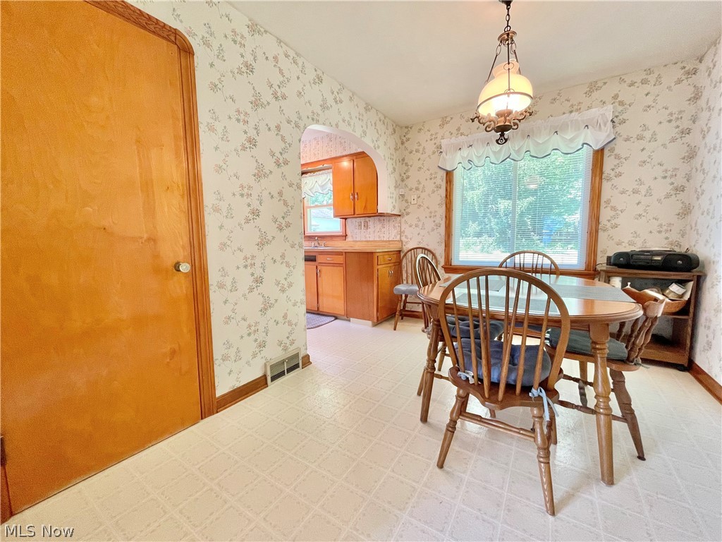 7946 Richard Road Broadview Heights, OH 44147 - Photo 3 of 19 Gallery Image 3