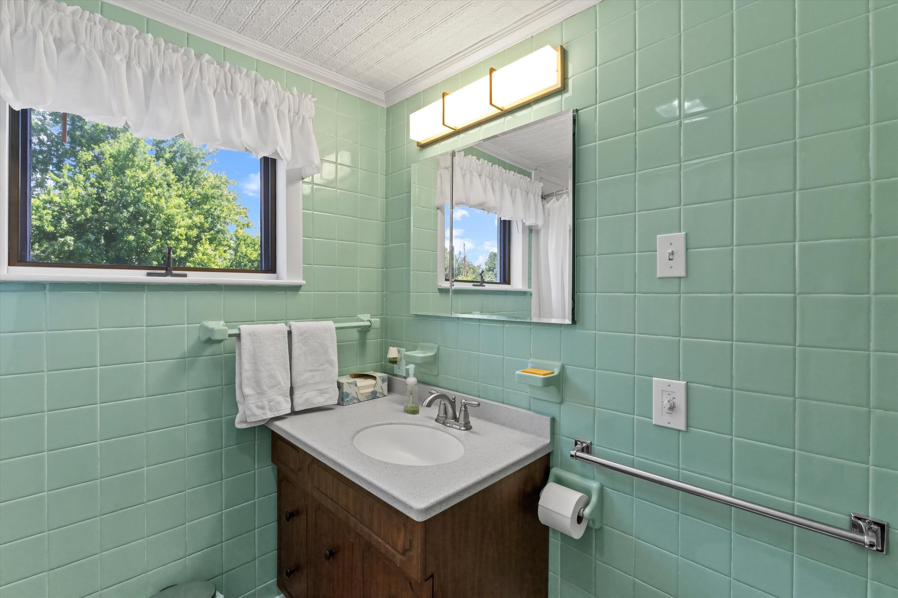 1041 Bridge Street Manchester, NH 03104 - Photo 17 of 50