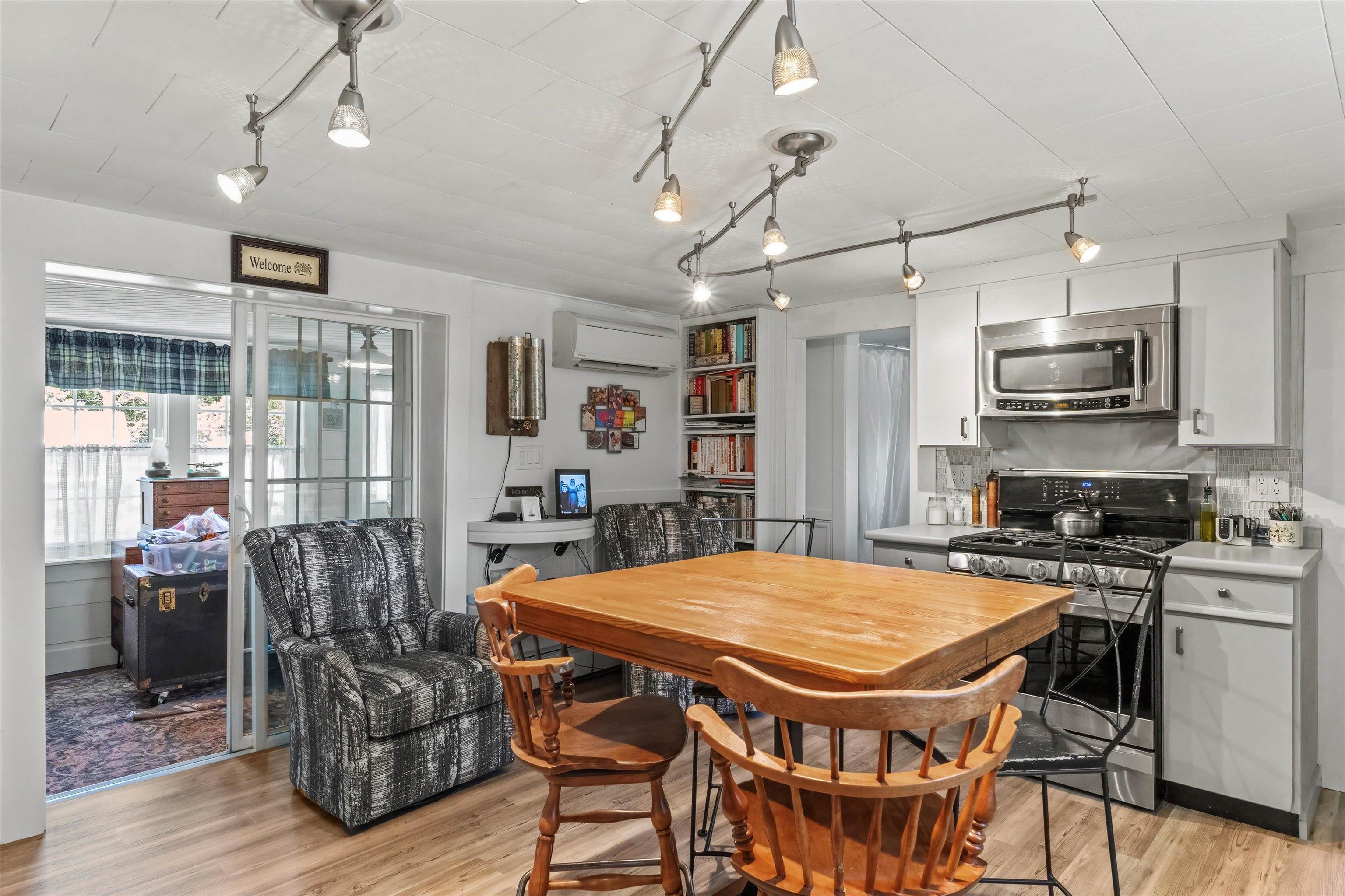 1041 Bridge Street Manchester, NH 03104 - Photo 6 of 50