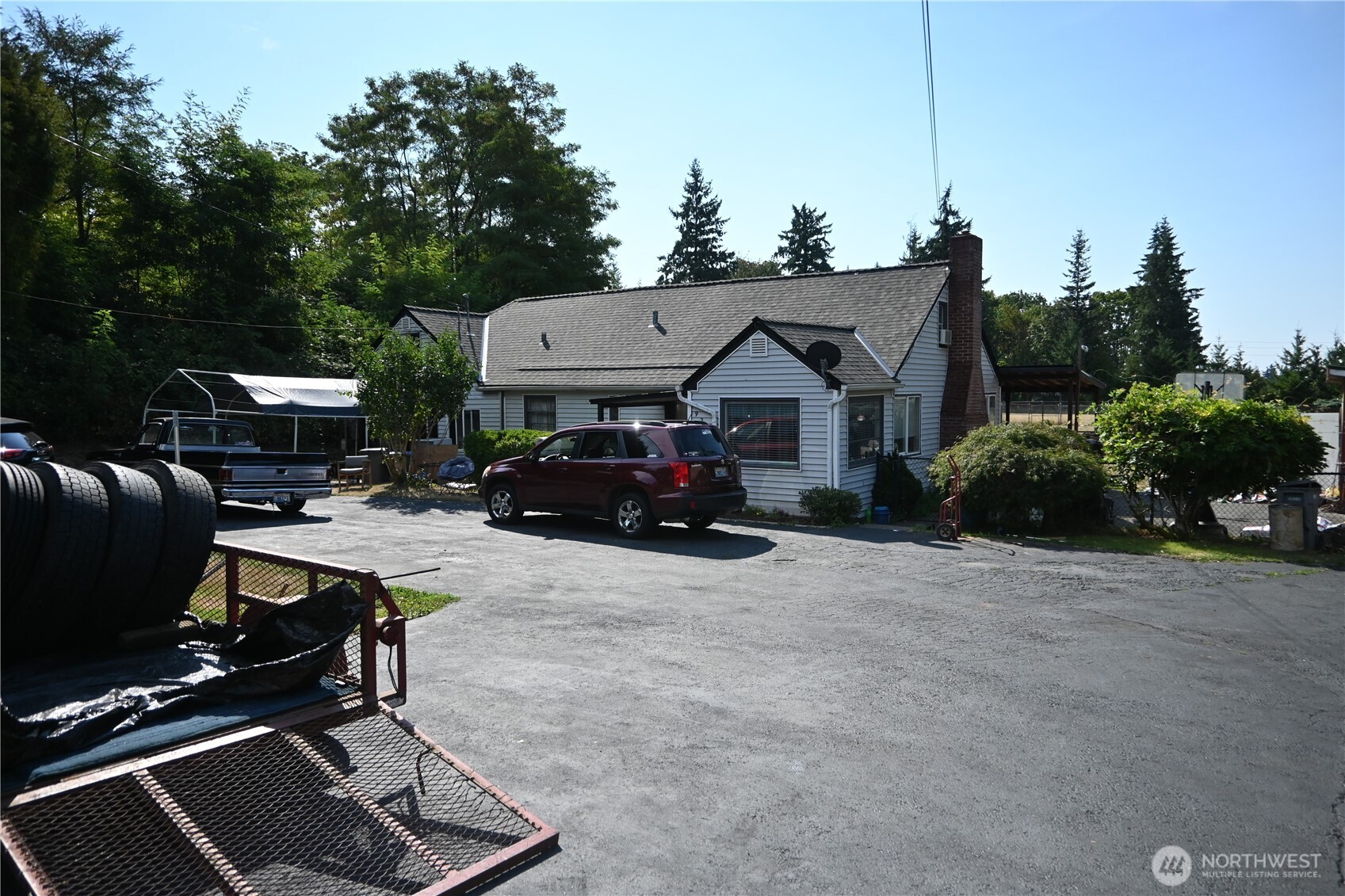 a view of a car park in front of house