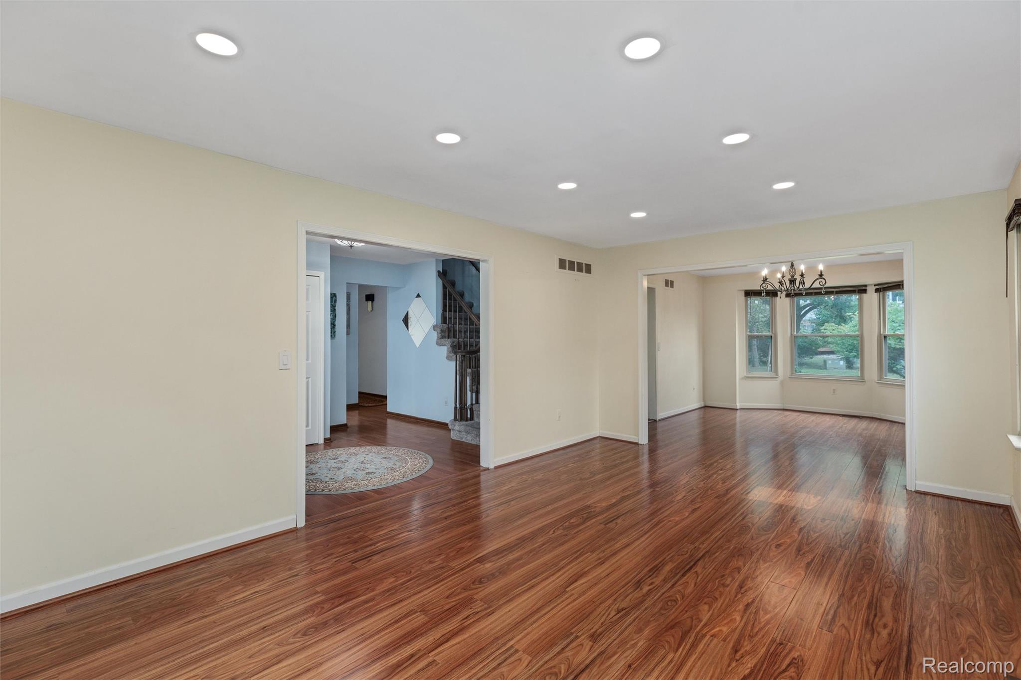 450 Timberline Drive Rochester, MI 48309 - Photo 4 of 60 06-450 Timberline Dr 0004.jpg