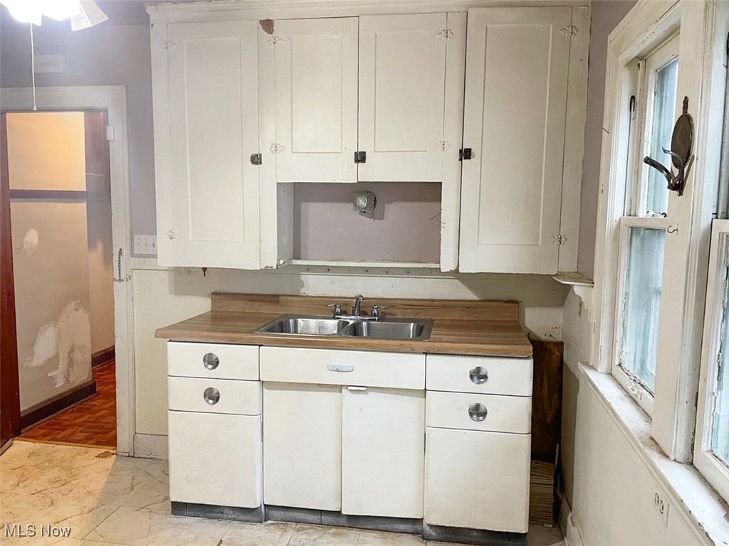 16904 Endora Road Cleveland, OH 44112 - Photo 8 of 33