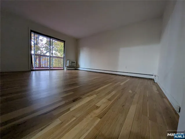 $2,525 | 456 Grand Avenue, Unit 5A, Leonia, NJ 07605