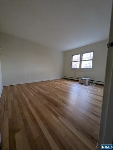 $2,525 | 456 Grand Avenue, Unit 5A, Leonia, NJ 07605