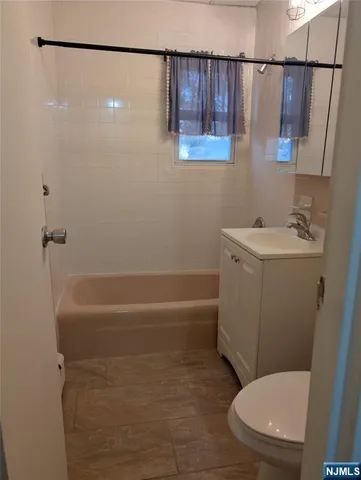 $2,525 | 456 Grand Avenue, Unit 5A, Leonia, NJ 07605