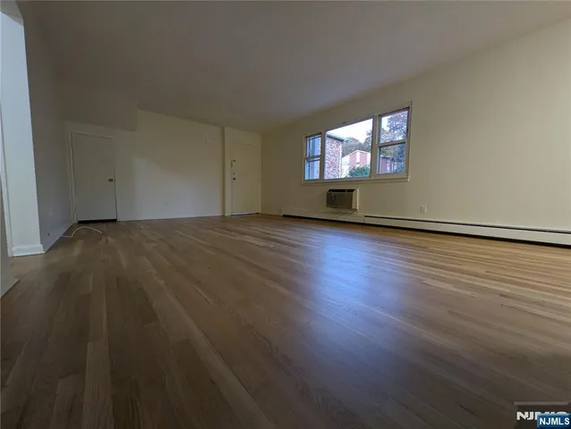 $2,525 | 456 Grand Avenue, Unit 5A, Leonia, NJ 07605