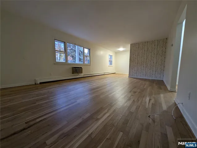 $2,525 | 456 Grand Avenue, Unit 5A, Leonia, NJ 07605