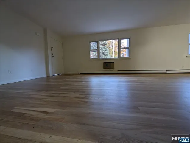 $2,525 | 456 Grand Avenue, Unit 5A, Leonia, NJ 07605