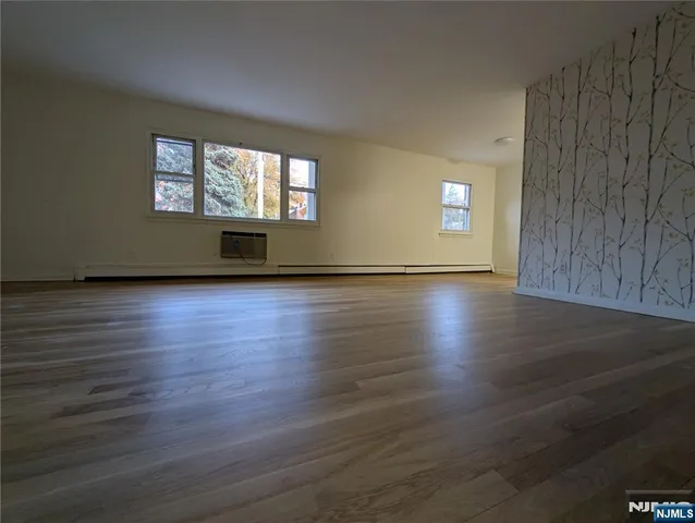 $2,525 | 456 Grand Avenue, Unit 5A, Leonia, NJ 07605