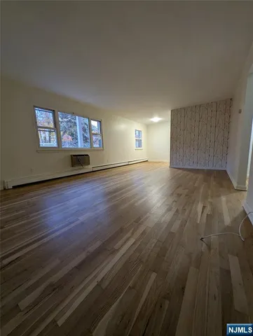 $2,525 | 456 Grand Avenue, Unit 5A, Leonia, NJ 07605