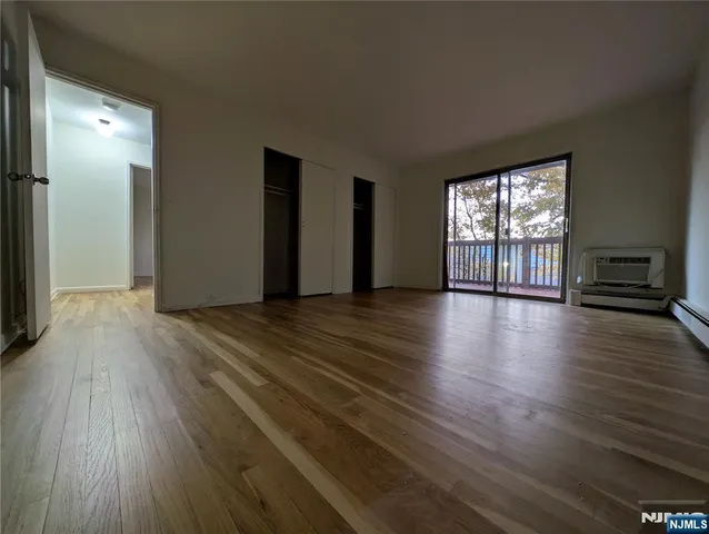 $2,525 | 456 Grand Avenue, Unit 5A, Leonia, NJ 07605