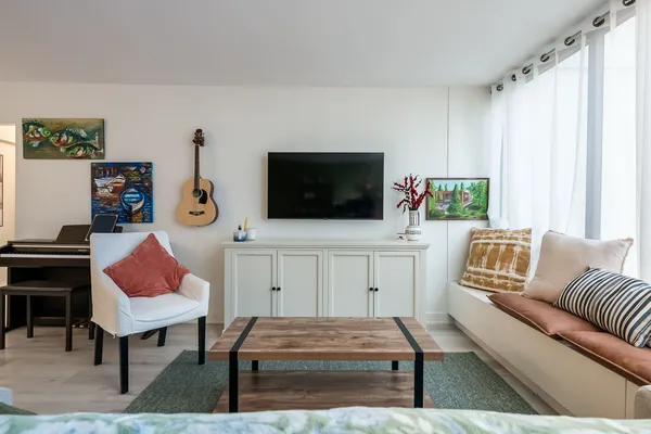 $2,700 | 2800 North Lake Shore Drive, Unit 715, Chicago, IL 60657