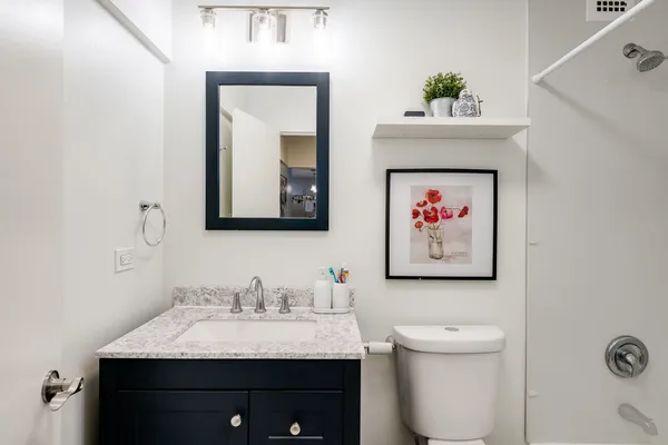 $2,700 | 2800 North Lake Shore Drive, Unit 715, Chicago, IL 60657