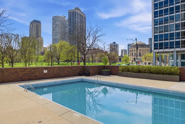 $2,700 | 2800 North Lake Shore Drive, Unit 715, Chicago, IL 60657