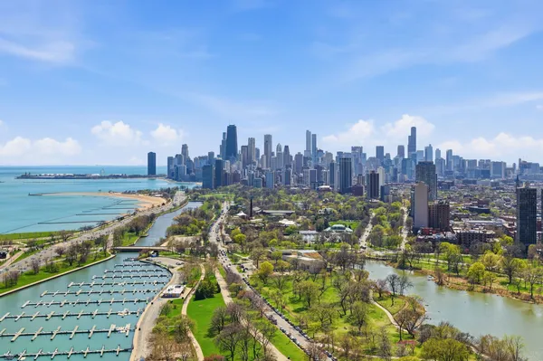 $2,700 | 2800 North Lake Shore Drive, Unit 715, Chicago, IL 60657
