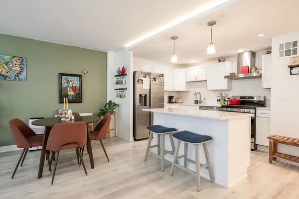 $2,700 | 2800 North Lake Shore Drive, Unit 715, Chicago, IL 60657