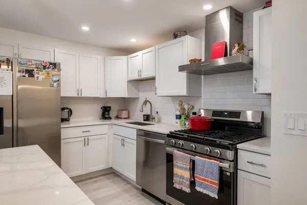 $2,700 | 2800 North Lake Shore Drive, Unit 715, Chicago, IL 60657