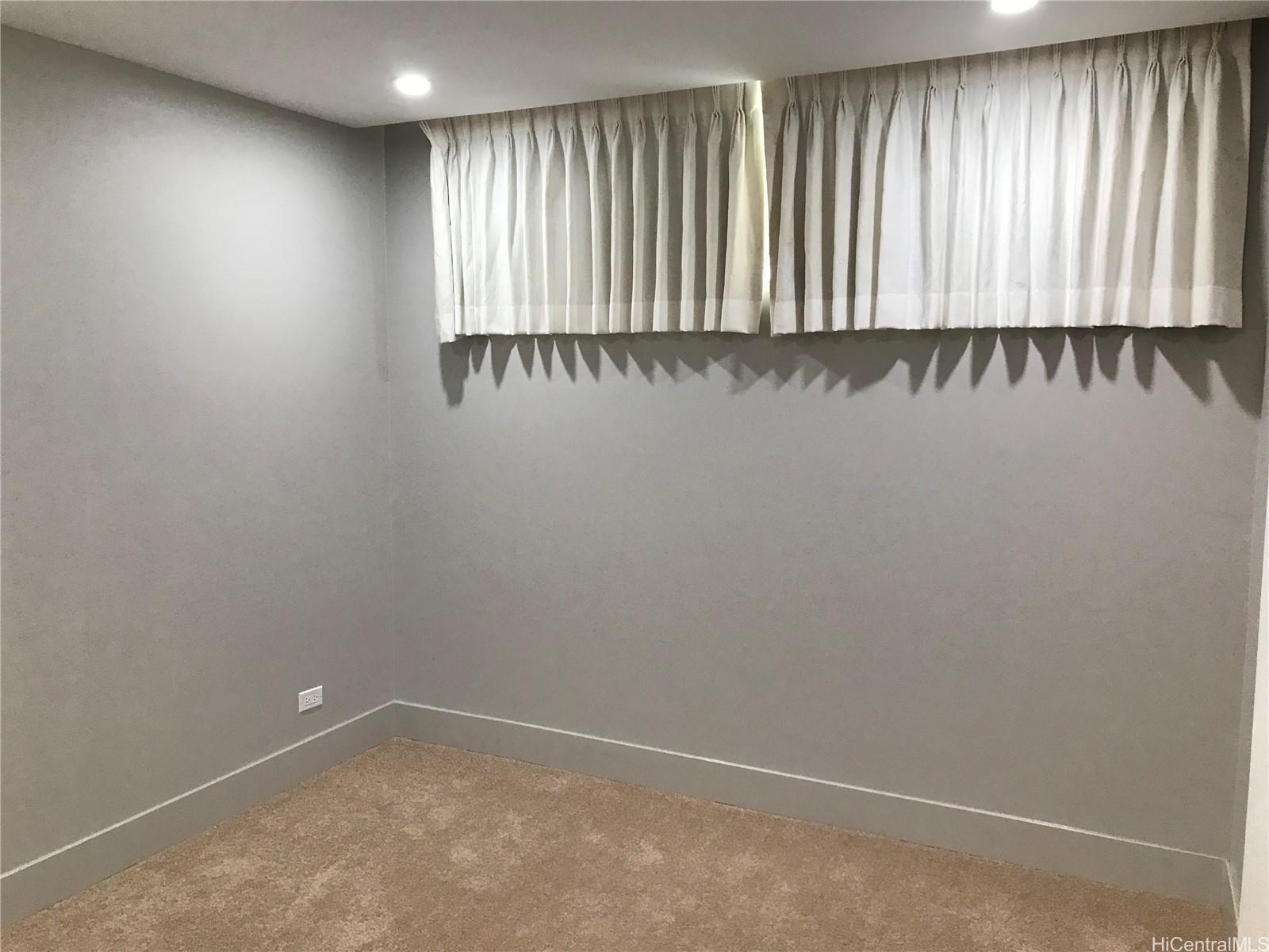 1717 Ala Wai Boulevard, Unit 2502 Honolulu, HI 96815 - Photo 6 of 15 an empty room with a window