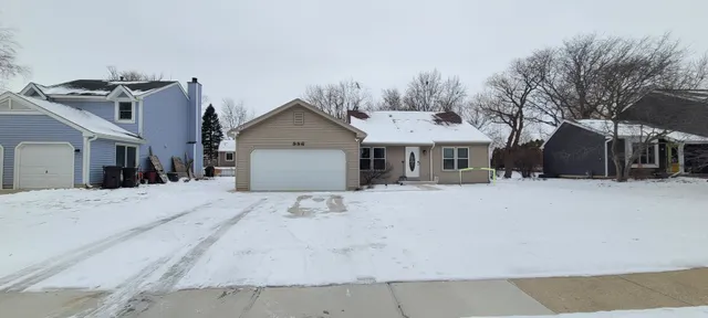 $384,000 | 996 Hawthorne Drive, Crystal Lake, IL 60014