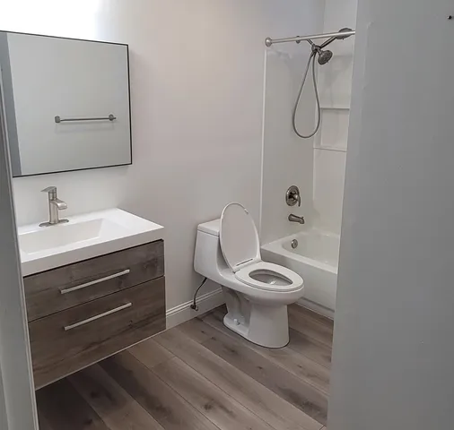 $389,000 | 996 Hawthorne Drive, Crystal Lake, IL 60014