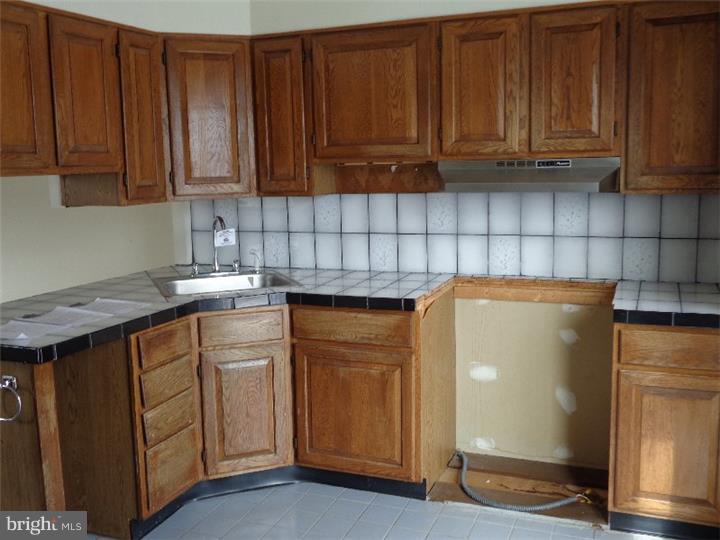 9235 Academy Road Philadelphia, PA 19114 - Photo 4 of 10 Kitchen