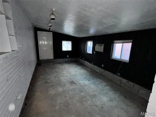 $129,900 | 1320 Mendell Drive, University City, MO 63130