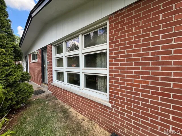 $129,900 | 1320 Mendell Drive, University City, MO 63130