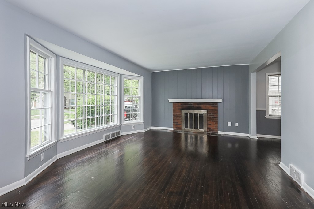3003 Ripley Road Cleveland, OH 44120 - Photo 6 of 30