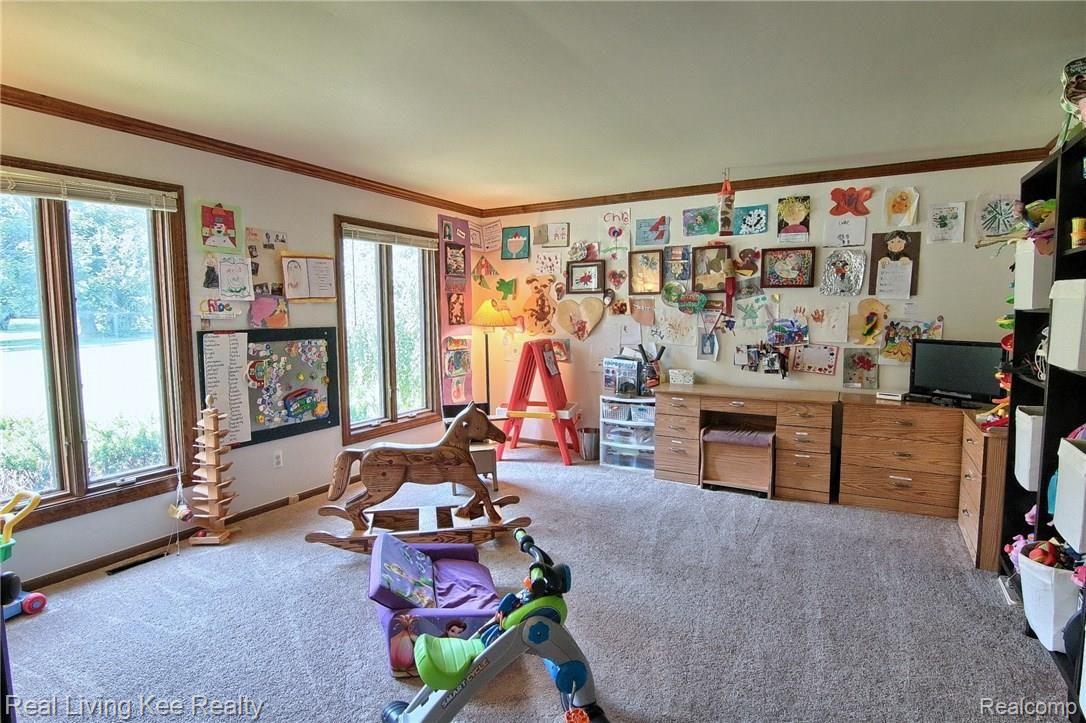 311 East Snell Road Rochester, MI 48306 - Photo 15 of 72 Library.jpg
