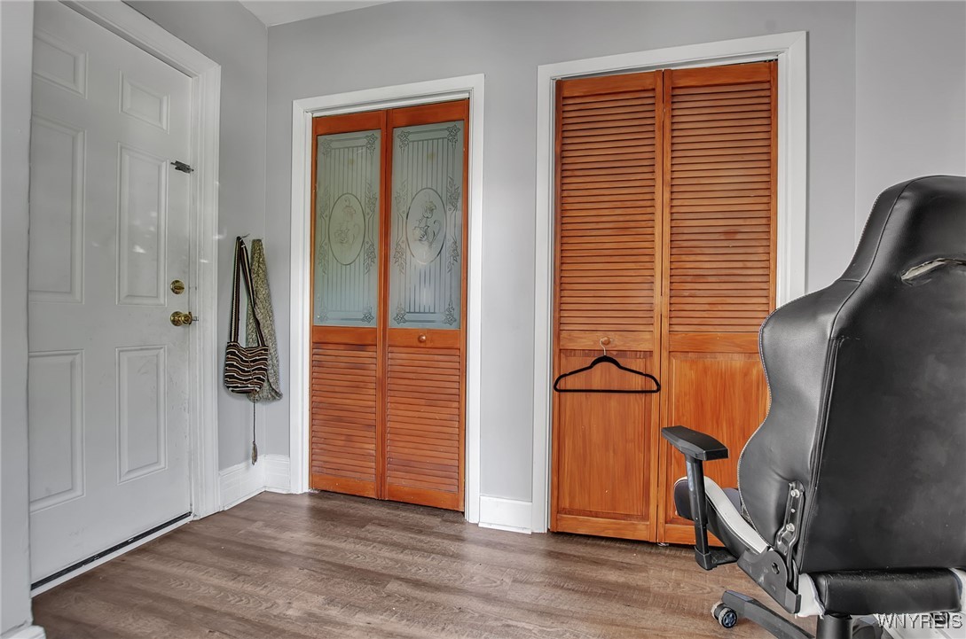 116 19th Street Buffalo, NY 14213 - Photo 11 of 25 Upper Unit Foyer/Closets