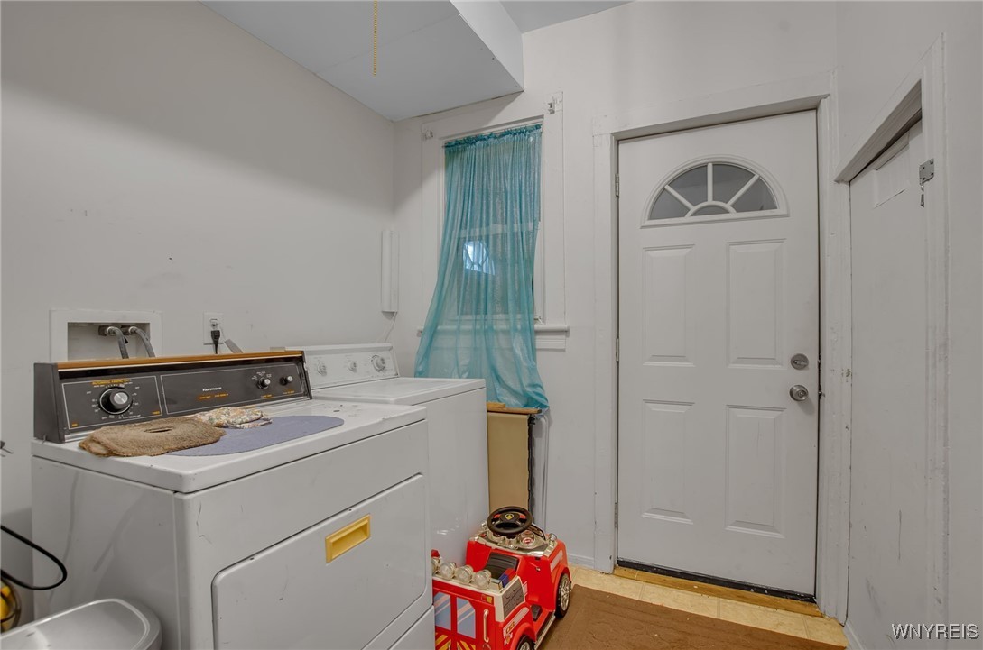 116 19th Street Buffalo, NY 14213 - Photo 24 of 25 Back Hall Lower Unit Washer and Dryer Area