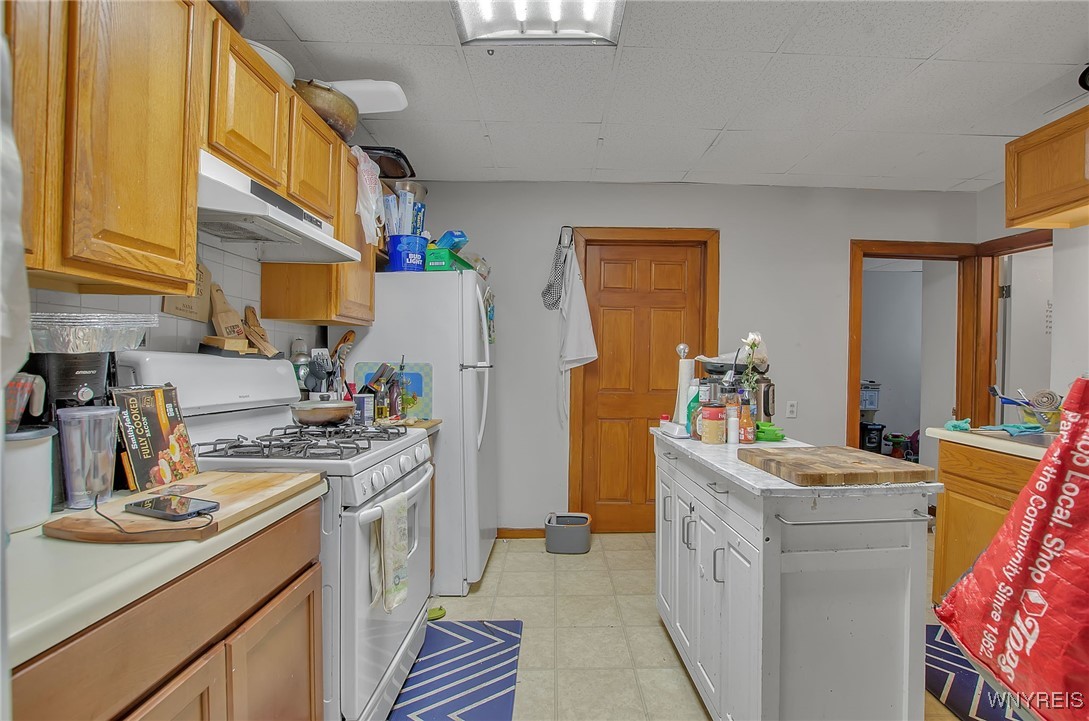 116 19th Street Buffalo, NY 14213 - Photo 6 of 25 Lower Unit Kitchen