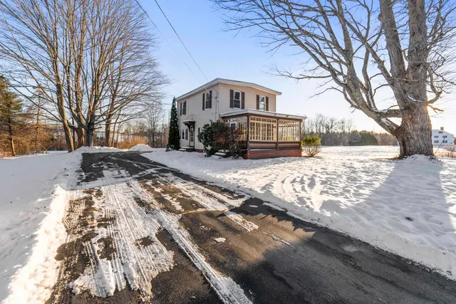 $329,000 | 527 Rollins Road, Rollinsford, NH 03869