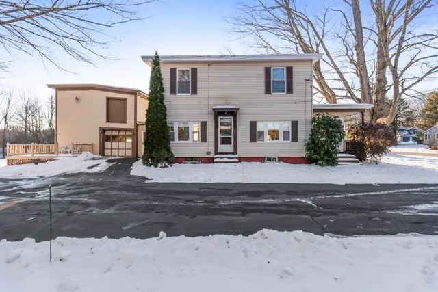 $329,000 | 527 Rollins Road, Rollinsford, NH 03869