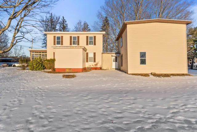 $329,000 | 527 Rollins Road, Rollinsford, NH 03869