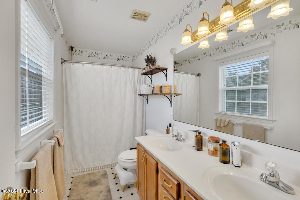 116 Raintree Circle Jacksonville, NC 28540 - Photo 26 of 34 Primary Bath