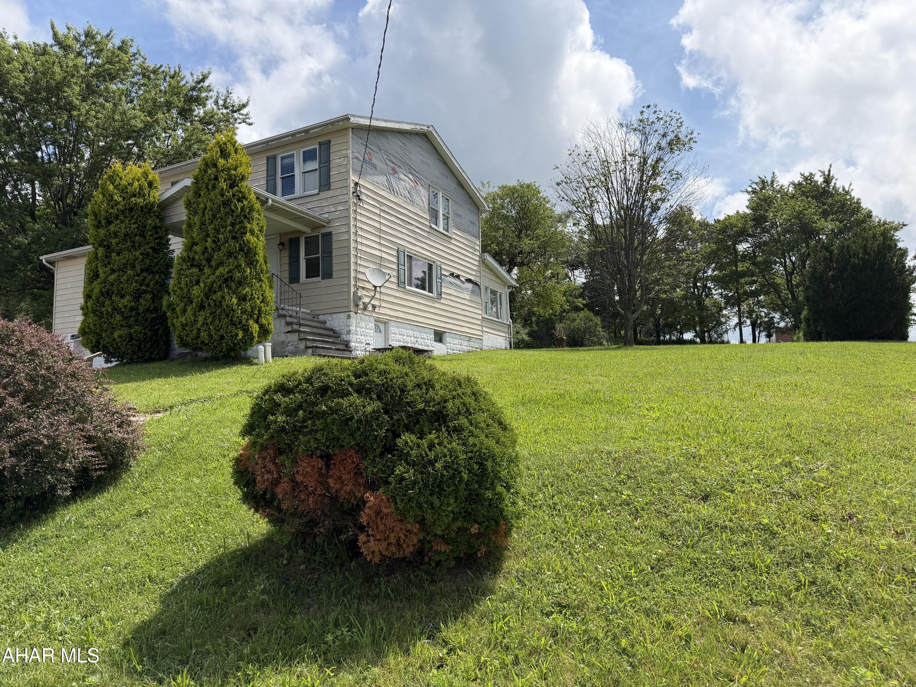 922 Middle Street Gallitzin, PA 16641 - Photo 3 of 40
