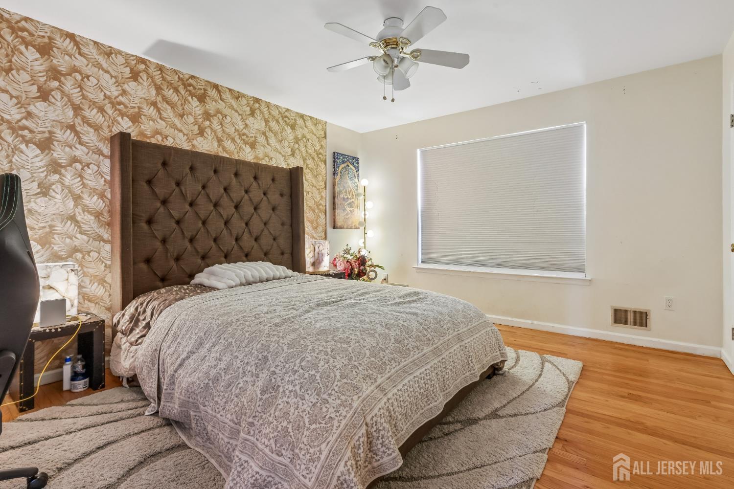489 Plainfield Road Edison, NJ 08820 - Photo 18 of 39 a bedroom with a bed and a window