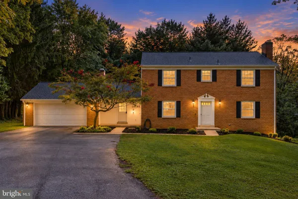 $690,000 | 28405 Honeysuckle Drive, Damascus, MD 20872