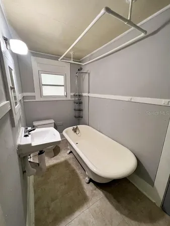 $1,200 | 312 Northeast 2nd Avenue, Unit W, Gainesville, FL 32601