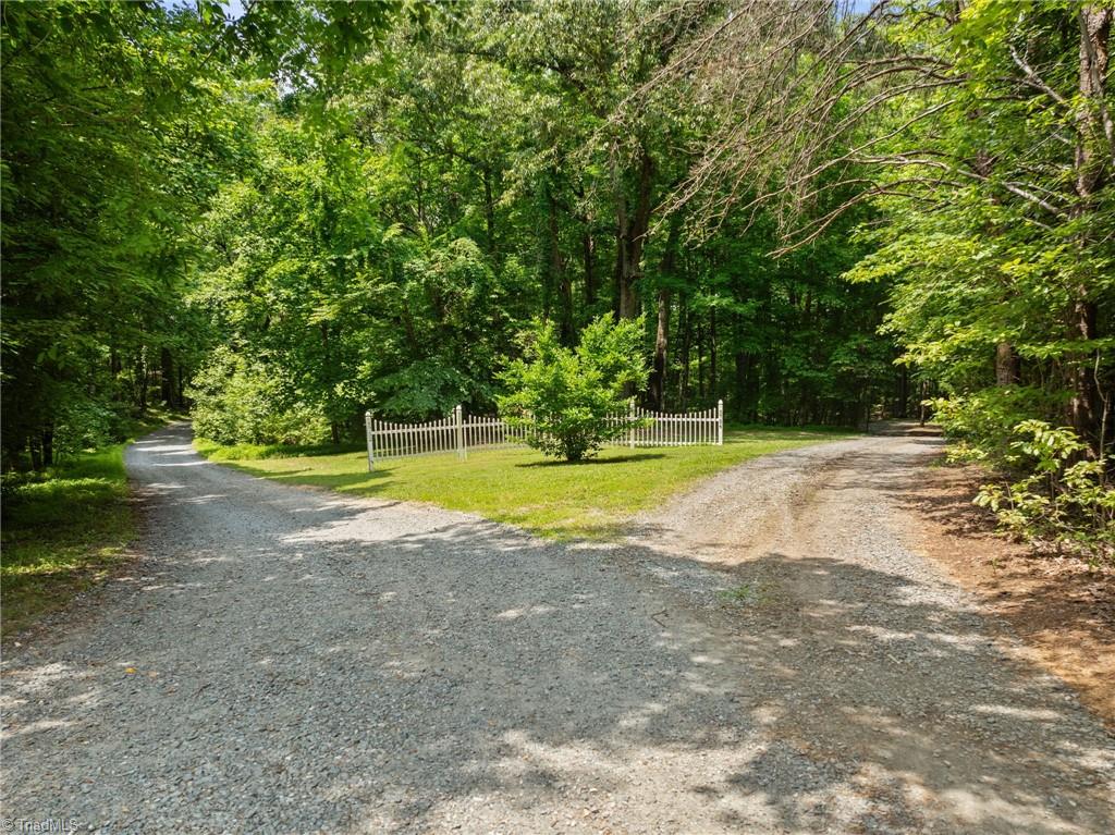 5752 Davis Road Walkertown, NC 27051 - Photo 3 of 50 Gallery Image 3