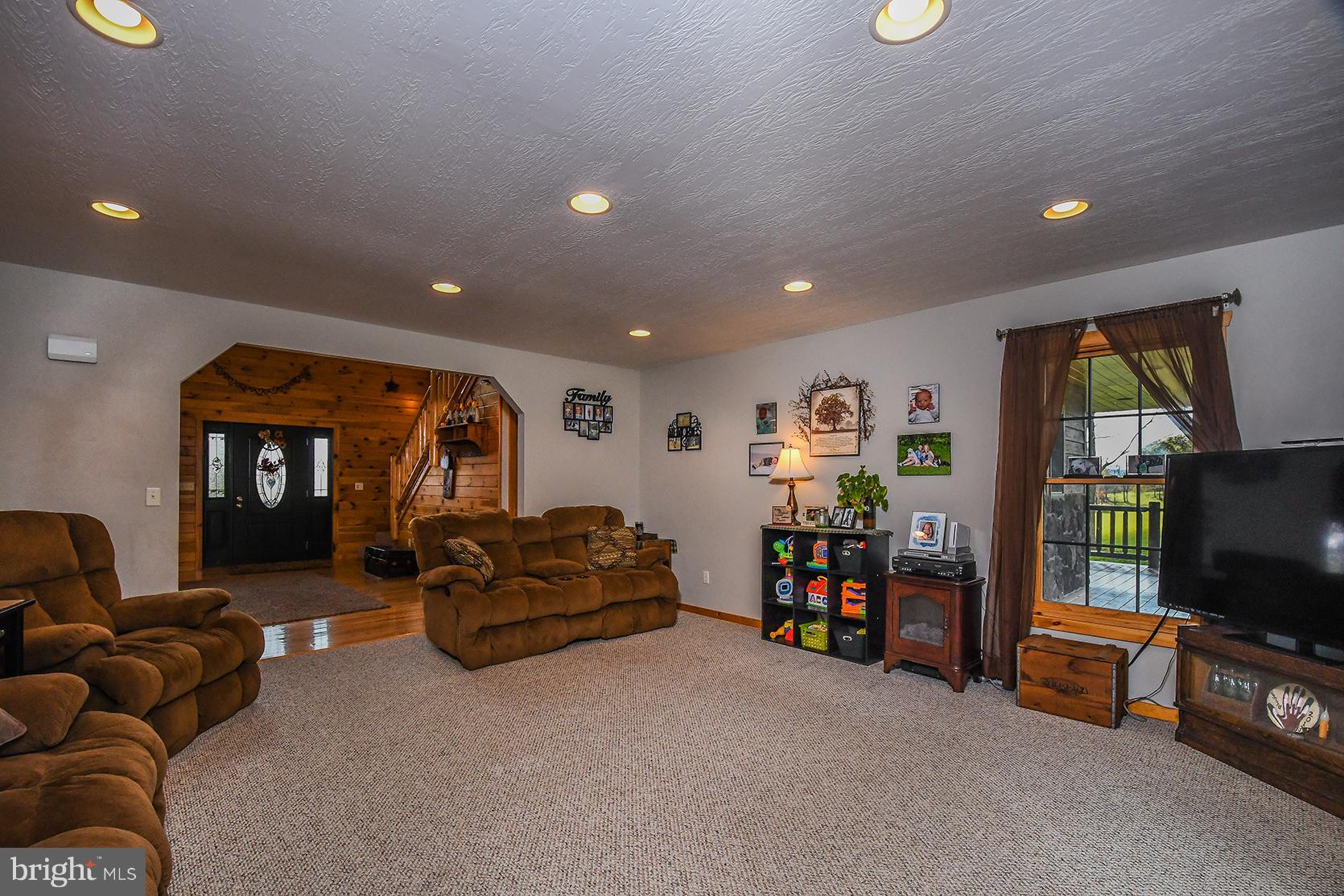 245 Sale Barn Road Accident, MD 21520 - Photo 11 of 30 Living Room