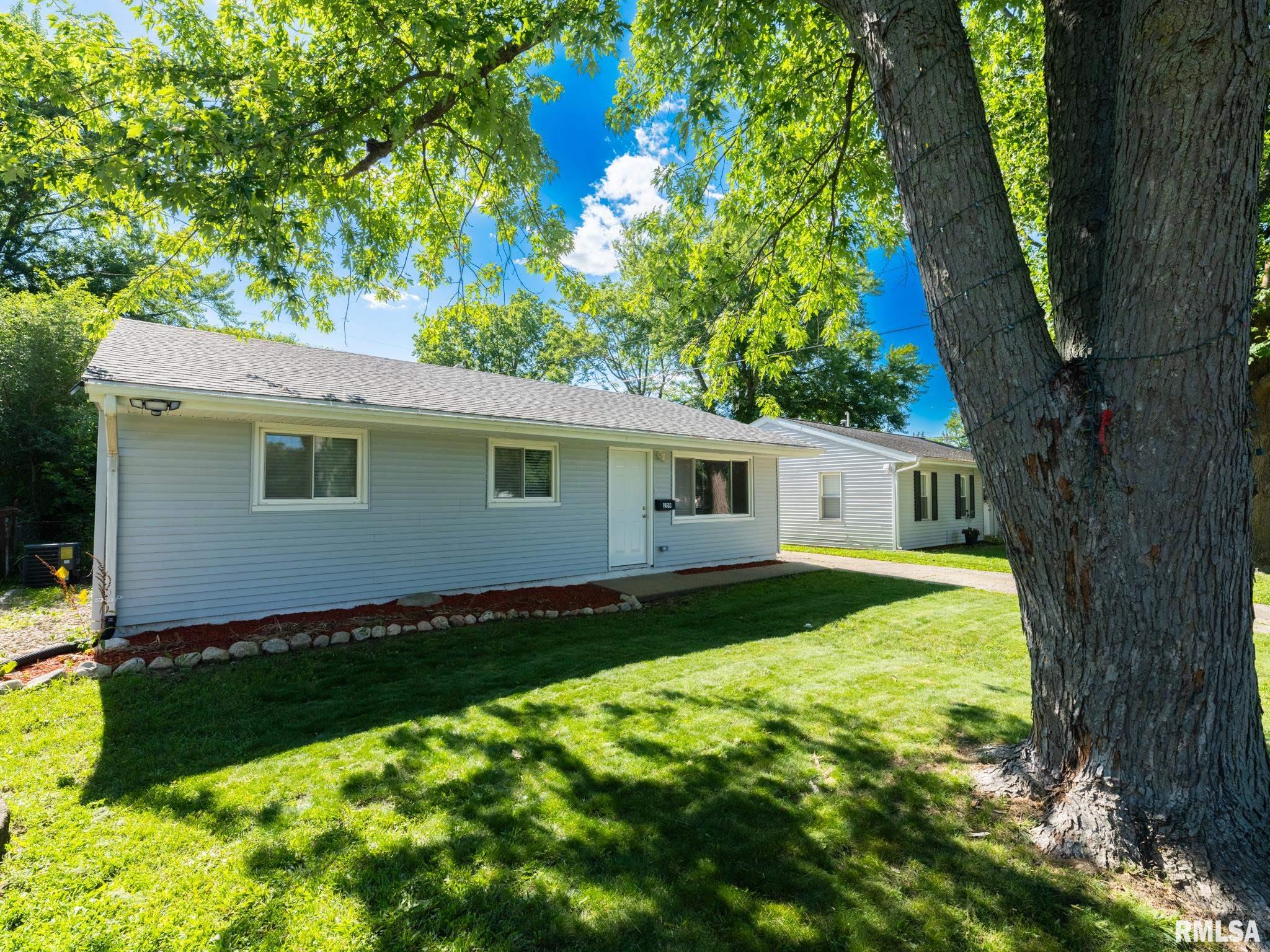 209 Capri Street Pekin, IL 61554 - Photo 4 of 36