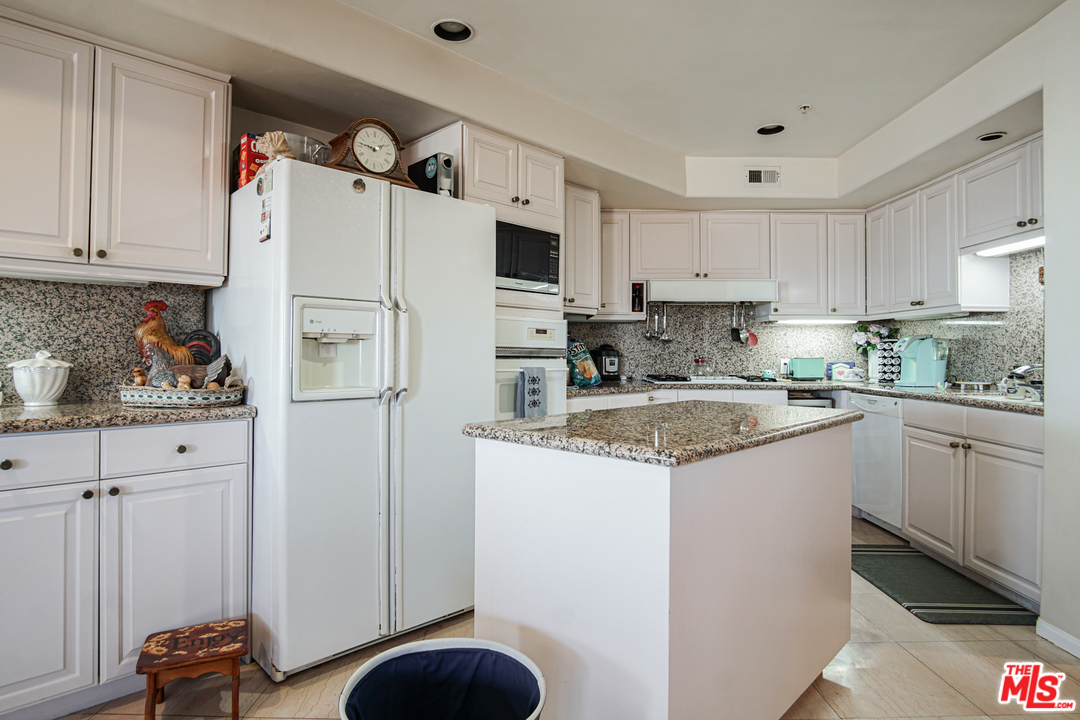 6309 Ocean Front Walk, Unit 201 Playa del Rey, CA 90293 - Photo 11 of 24