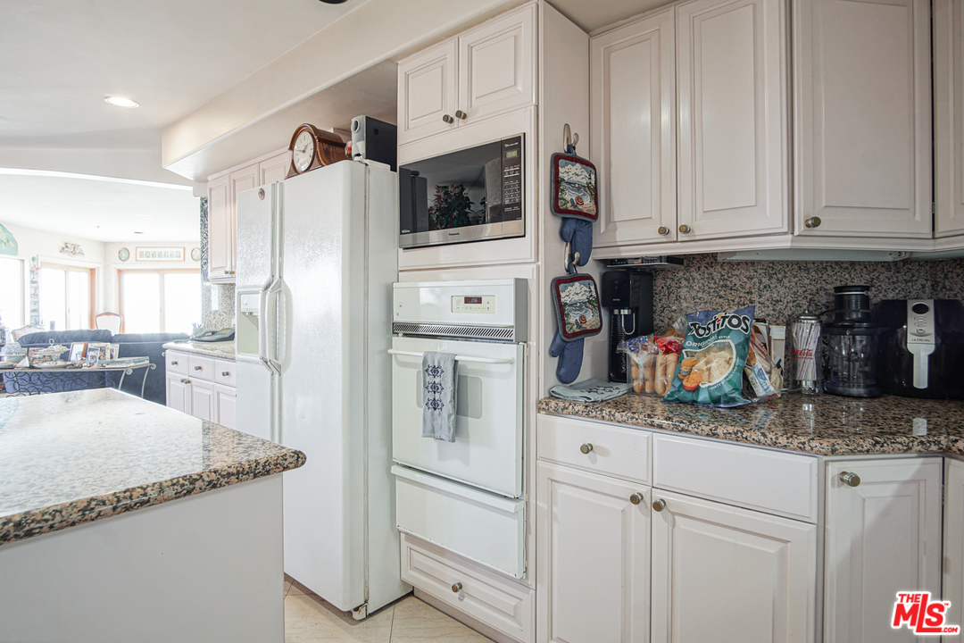 6309 Ocean Front Walk, Unit 201 Playa del Rey, CA 90293 - Photo 12 of 24