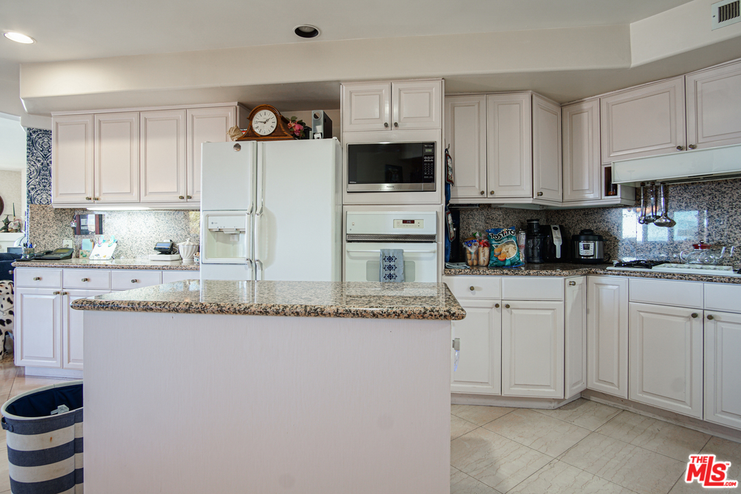 6309 Ocean Front Walk, Unit 201 Playa del Rey, CA 90293 - Photo 10 of 24