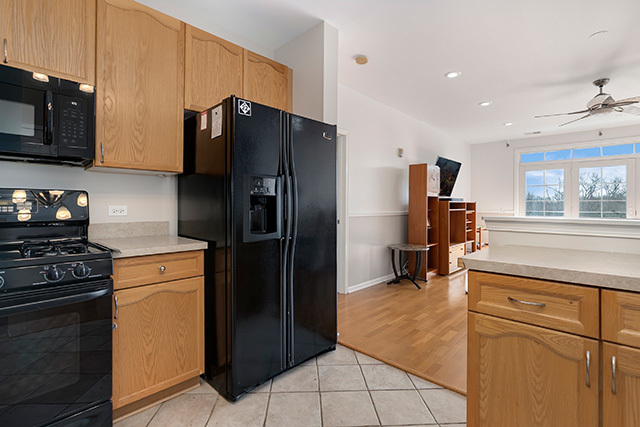 660 McHenry Road, Unit 1306 Wheeling, IL 60090 - Photo 8 of 27