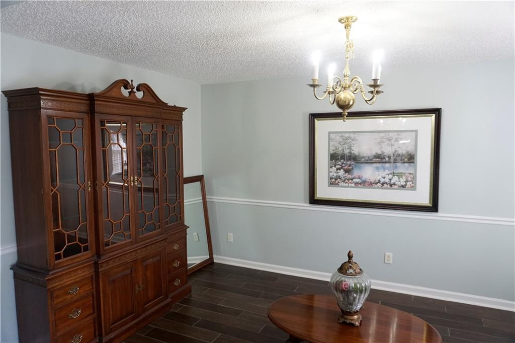 5710 Wooddell Ridge Road Waycross, GA 31503 - Photo 3 of 35 Dining room