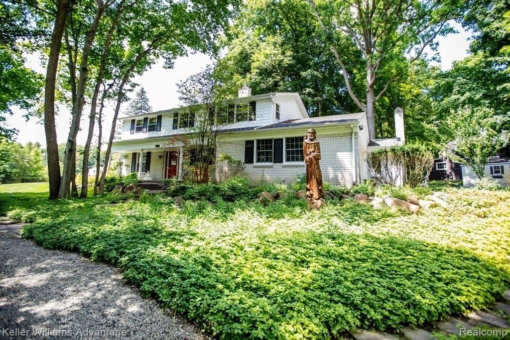 34411 Quaker Valley Road Farmington, MI 48331 - Photo 1 of 38 010A0264.jpg